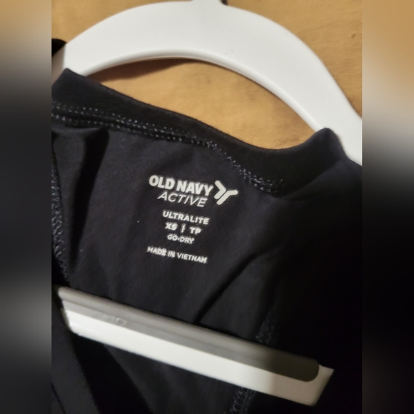 NWOT Black active top - Picture 2 of 2